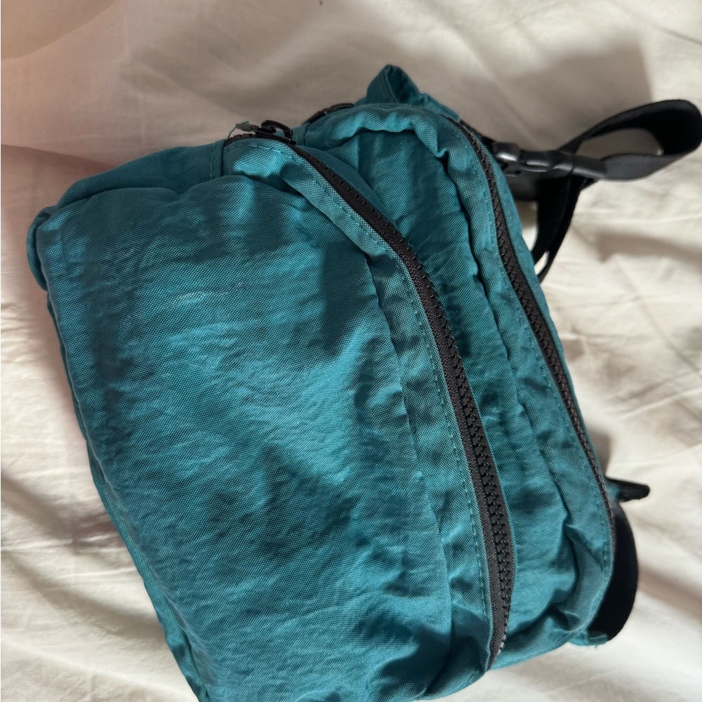 EUC Baggu Fanny Pack in Malachite
